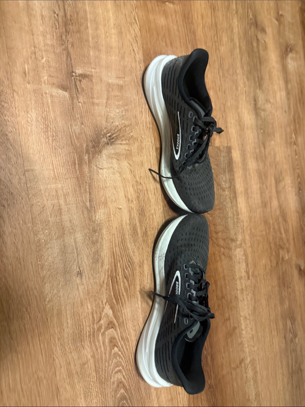 Brooks women’s Black and Grey Athletic Running Shoes - Picture 7 of 8